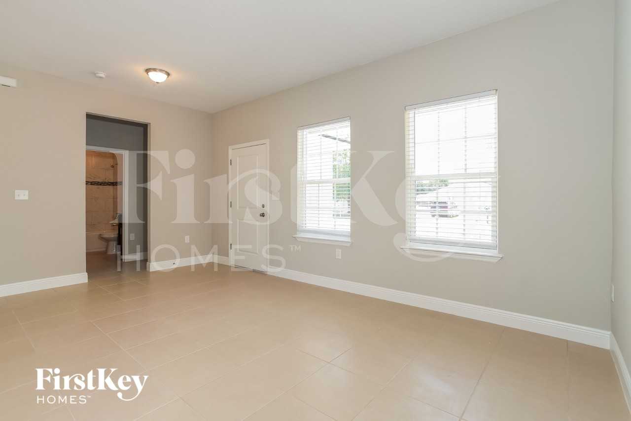 568 Hummingbird Ct - Photo 3 of 16