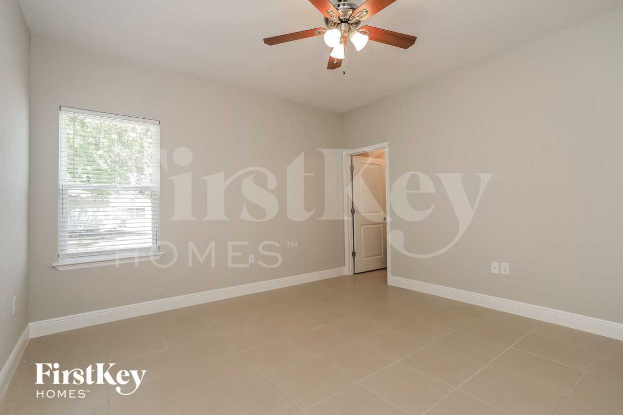 568 Hummingbird Ct - Photo 7 of 16