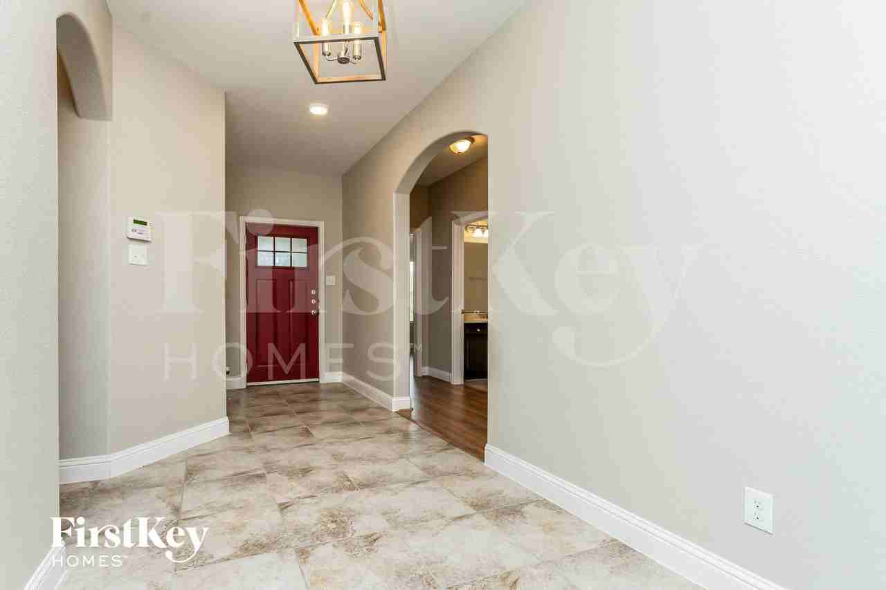 605 England St - Photo 2 of 15