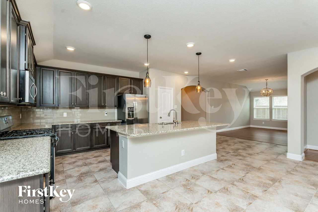 605 England St - Photo 5 of 15