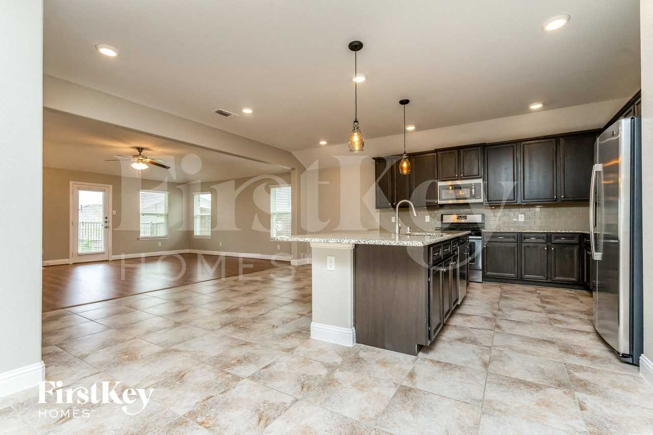 605 England St - Photo 6 of 15