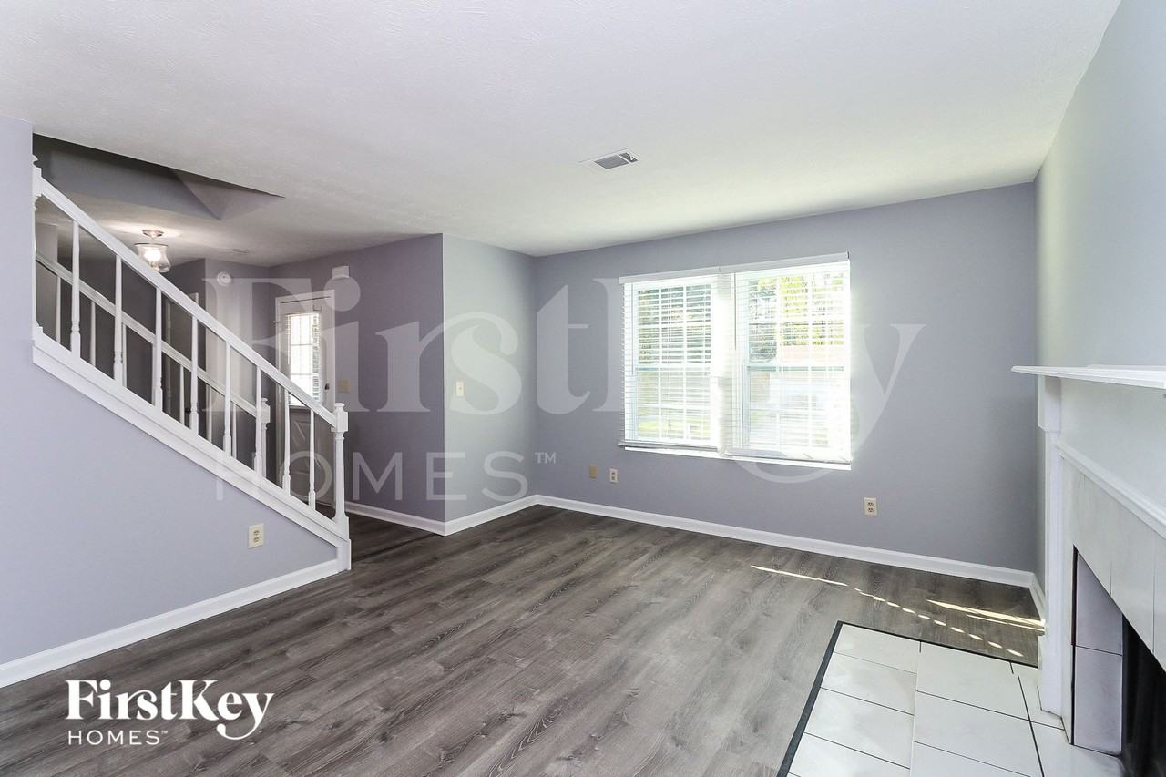 11215 Bramshill Dr - Photo 4 of 15
