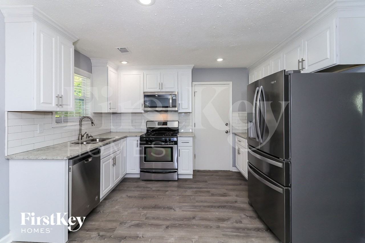11215 Bramshill Dr - Photo 6 of 15