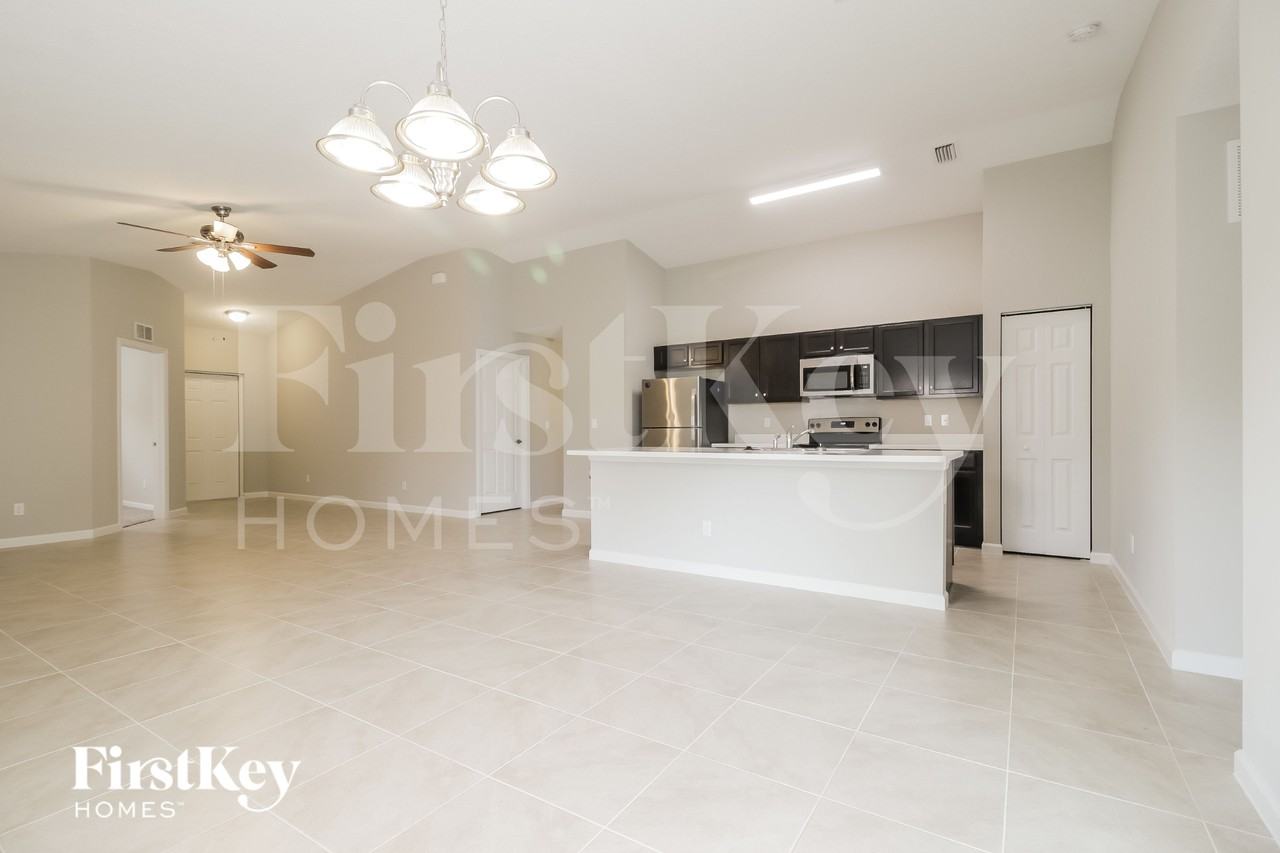 1630 Salazar St Se - Photo 3 of 16