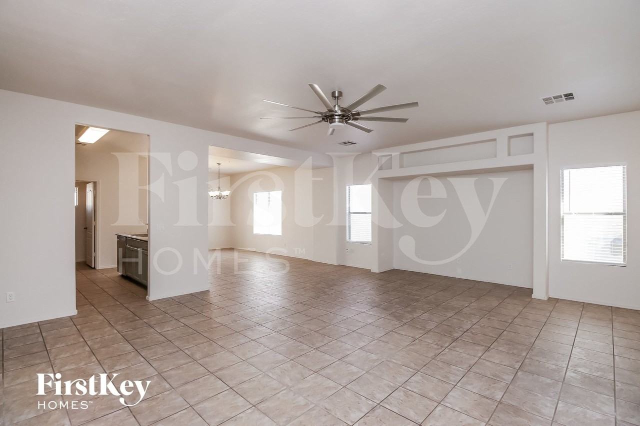 398 E Cheyenne Rd - Photo 4 of 15