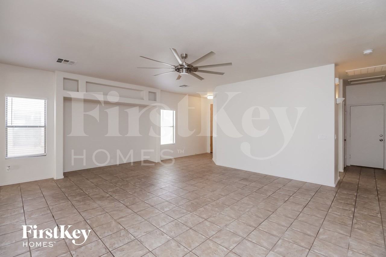 398 E Cheyenne Rd - Photo 5 of 15