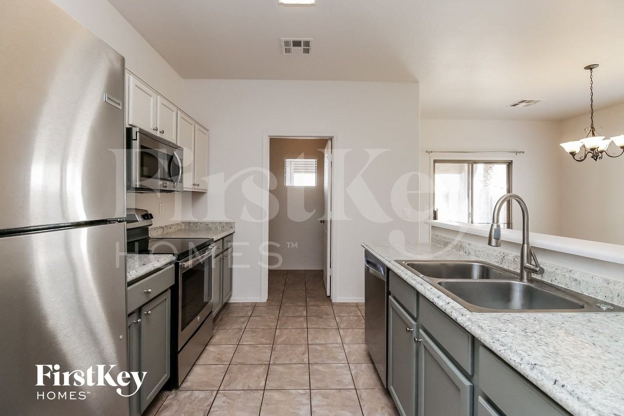 398 E Cheyenne Rd - Photo 7 of 15