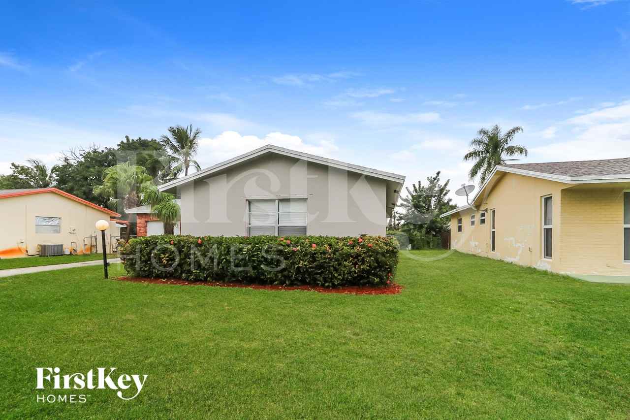 9749 Sandalfoot Blvd - Photo 3 of 16