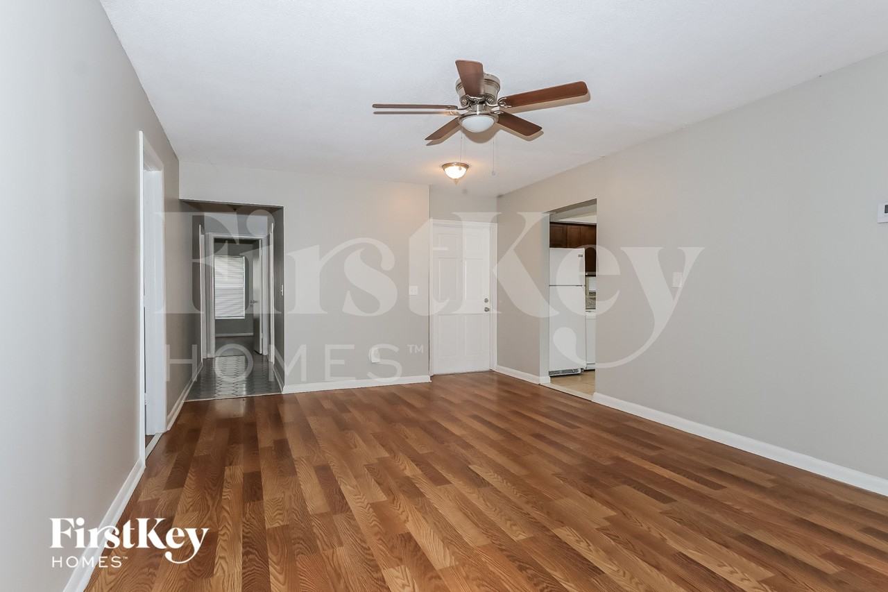 9749 Sandalfoot Blvd - Photo 4 of 16
