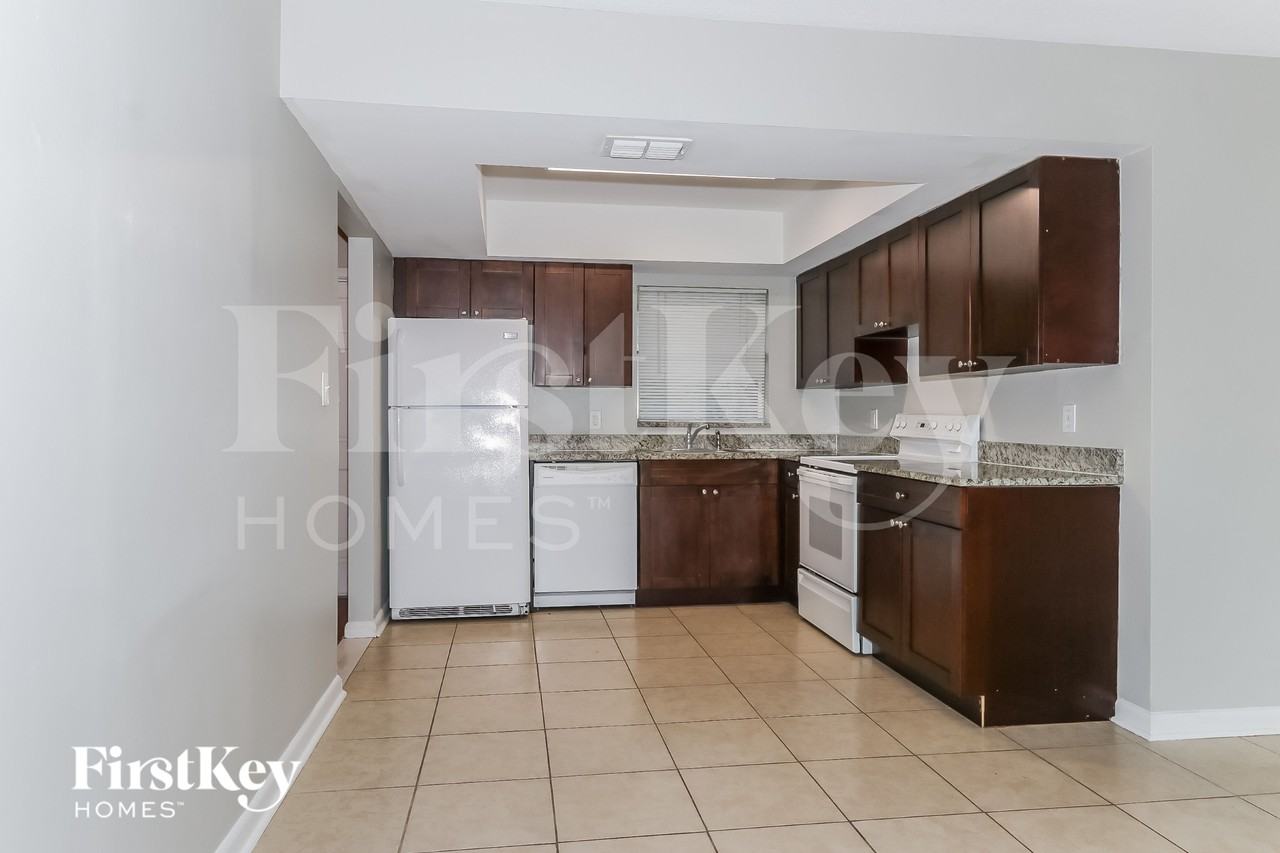 9749 Sandalfoot Blvd - Photo 7 of 16