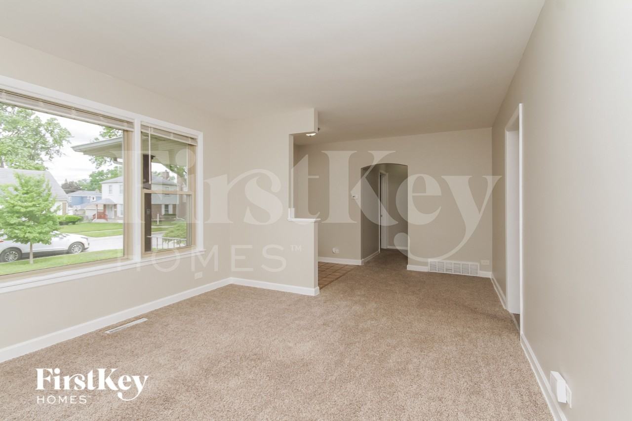 723 Manchester Ave - Photo 3 of 19