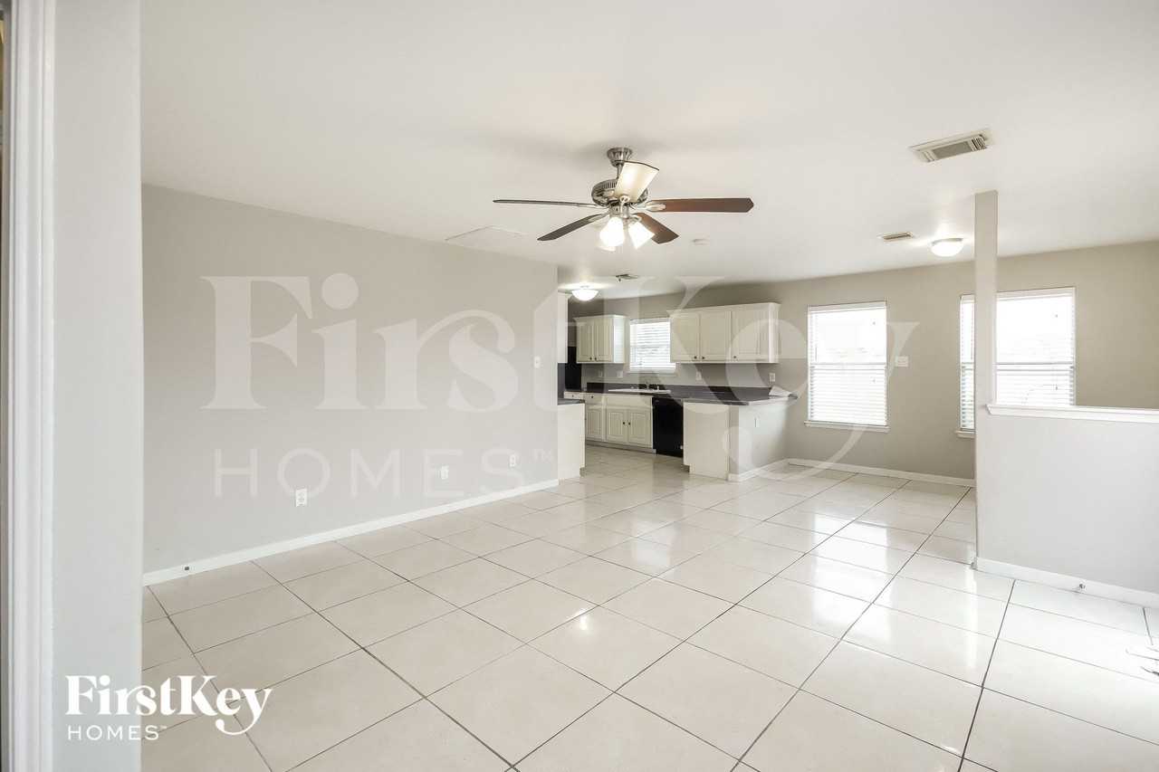 7202 Nettle Springs Ct - Photo 3 of 15