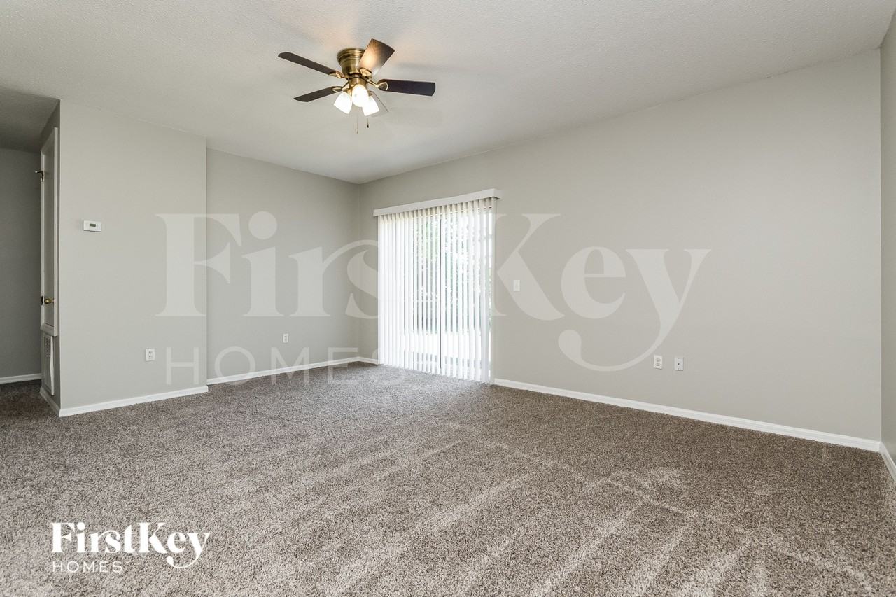 651 Cotulla Dr - Photo 2 of 17