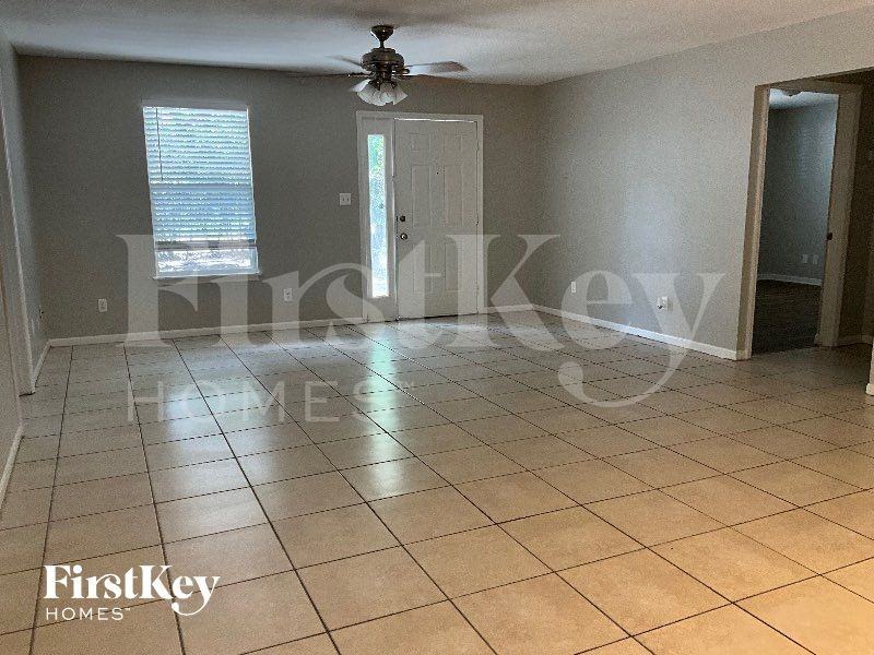 614 Huey St - Photo 3 of 12