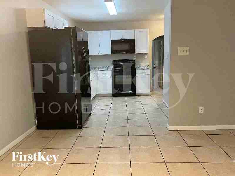 614 Huey St - Photo 4 of 12