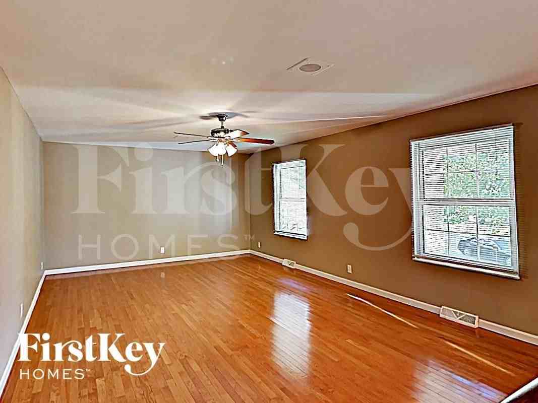 6 Rouen Ct - Photo 3 of 17