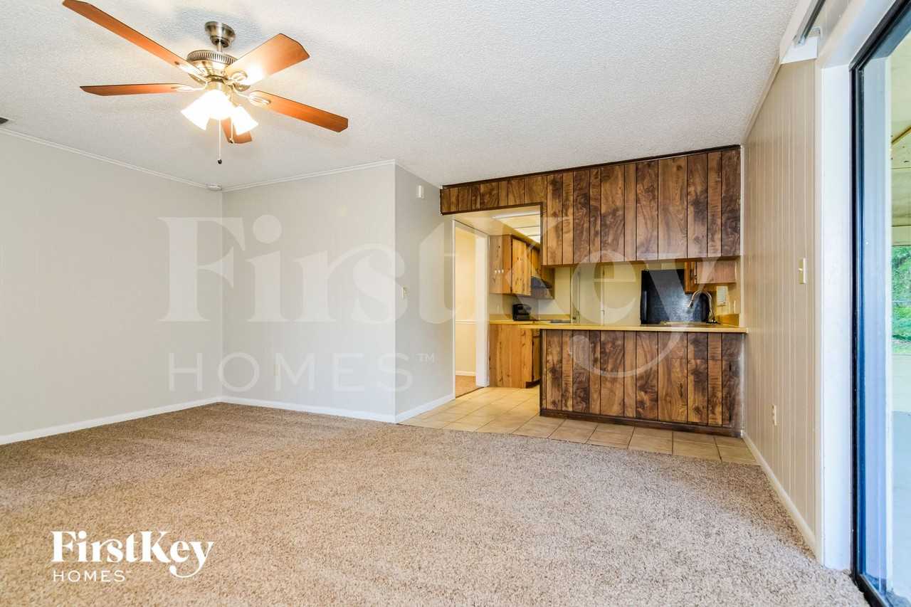 5017 Kingswood Dr - Photo 3 of 15