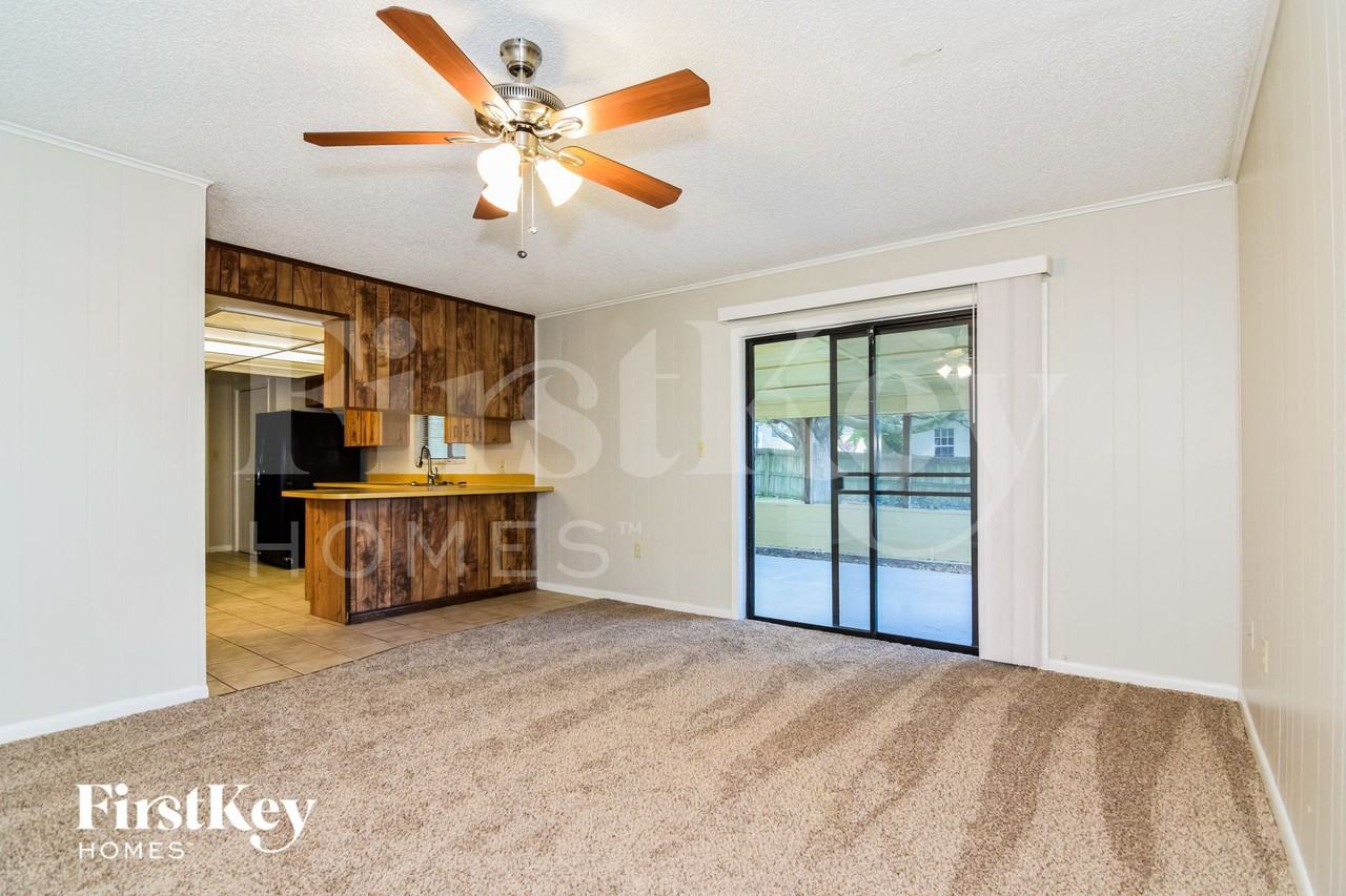 5017 Kingswood Dr - Photo 4 of 15