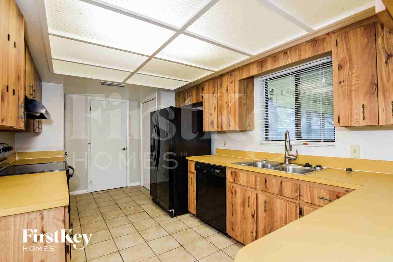 5017 Kingswood Dr - Photo 5 of 15