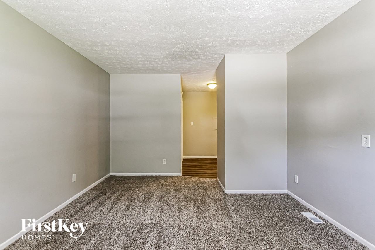 4939 Norcroft Dr - Photo 3 of 15