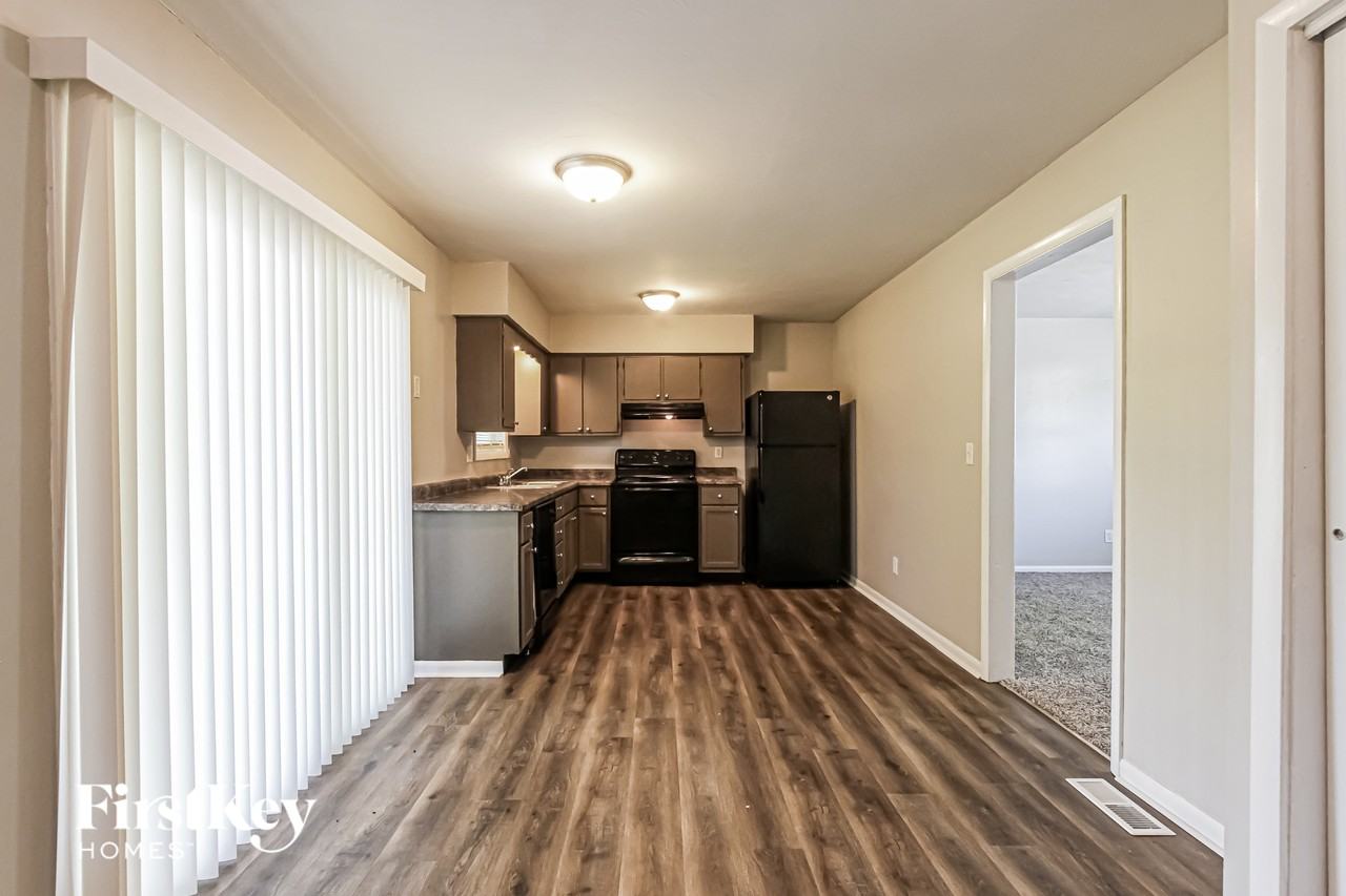 4939 Norcroft Dr - Photo 4 of 15
