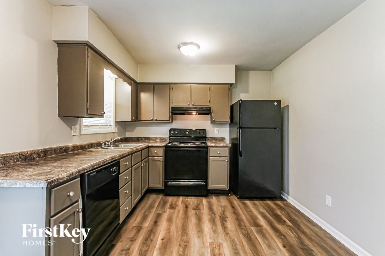 4939 Norcroft Dr - Photo 5 of 15