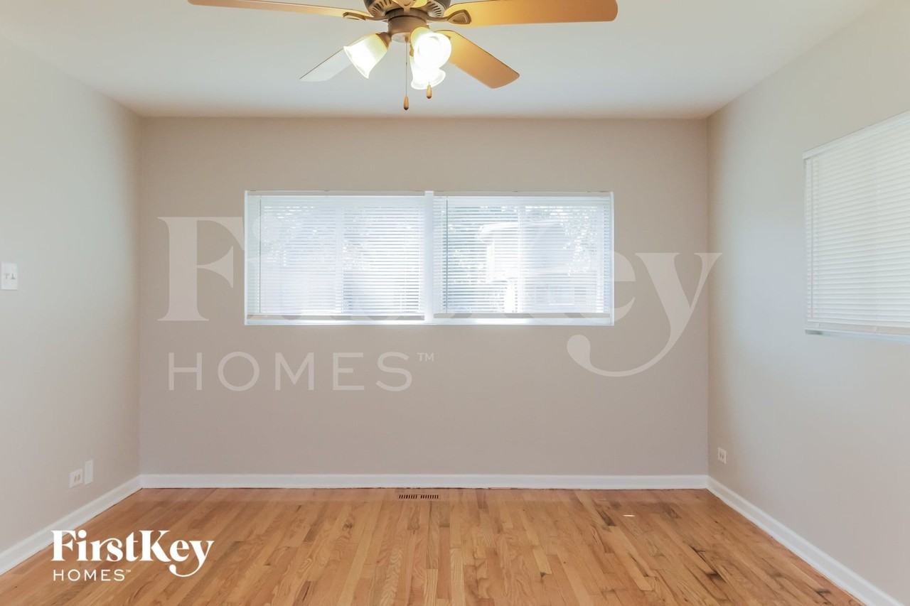 484 Talala St - Photo 3 of 15