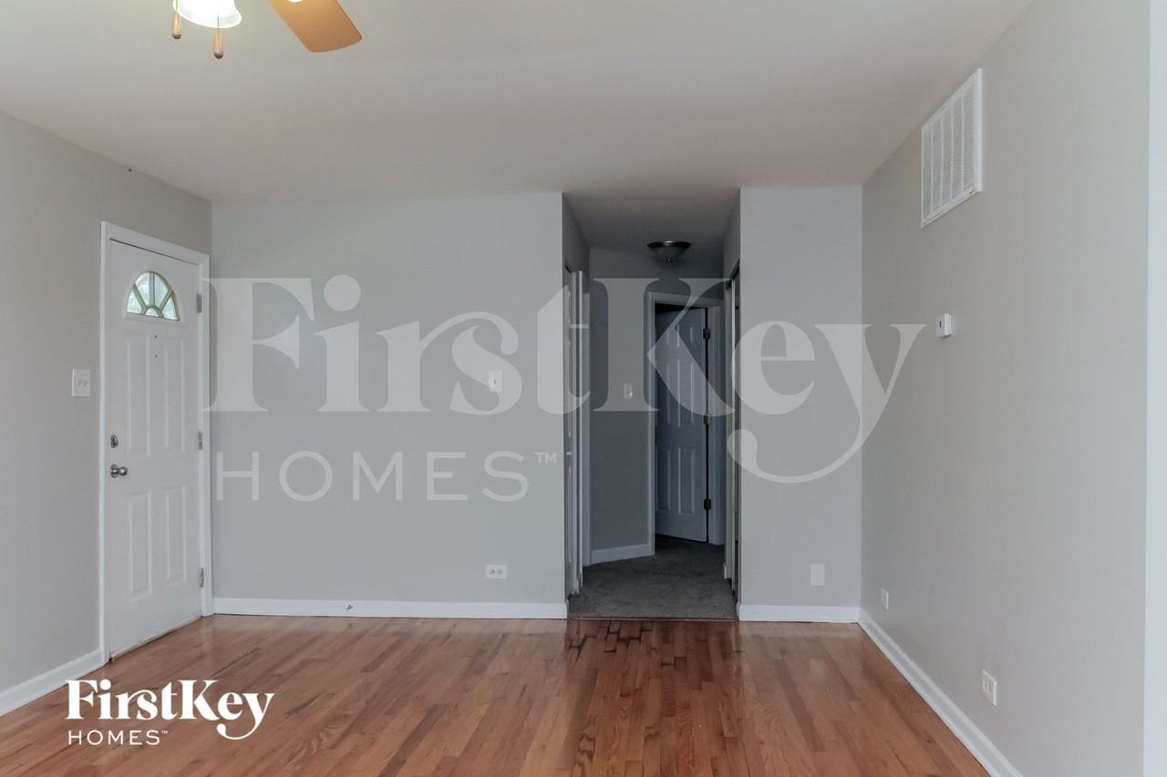484 Talala St - Photo 4 of 15