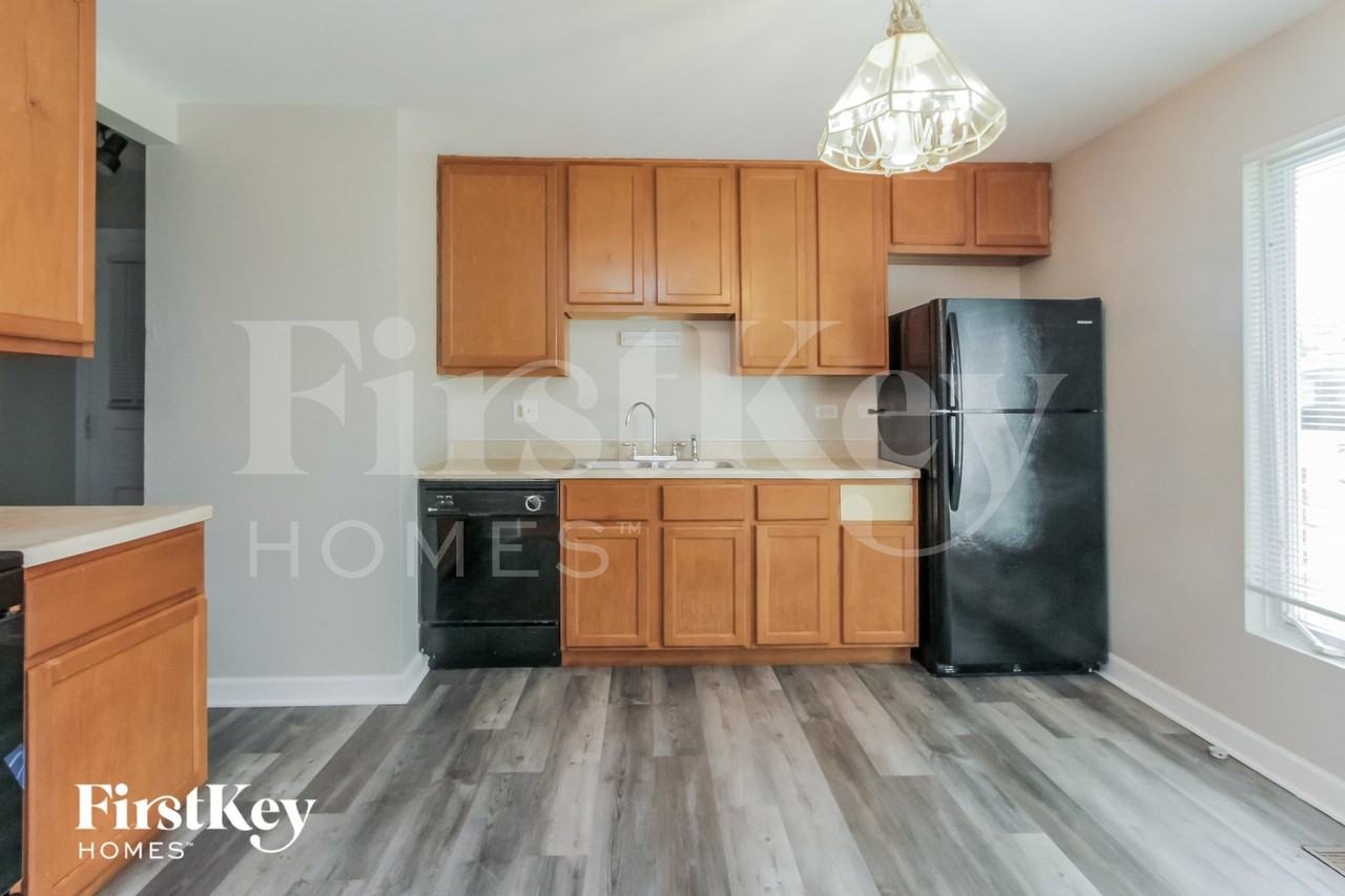 484 Talala St - Photo 5 of 15