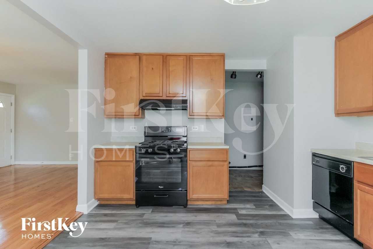 484 Talala St - Photo 6 of 15