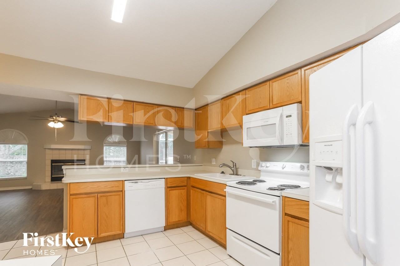 4411 Blantyre Pl - Photo 4 of 15