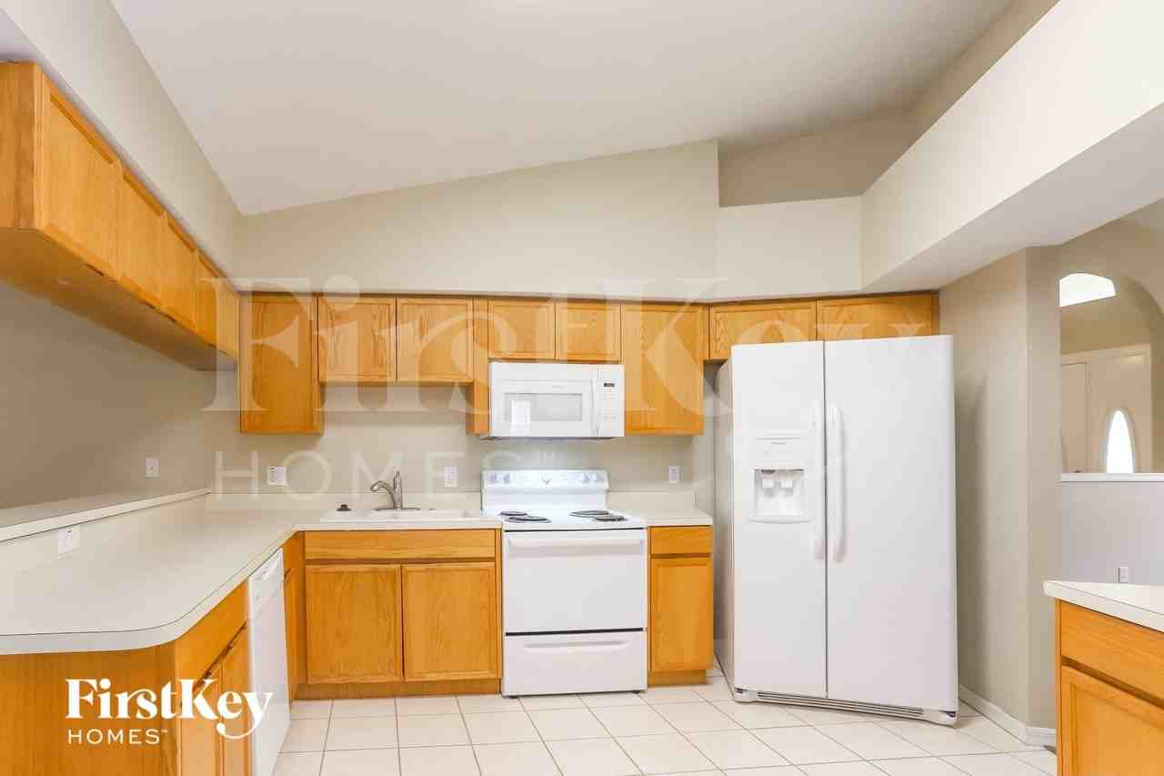 4411 Blantyre Pl - Photo 5 of 15