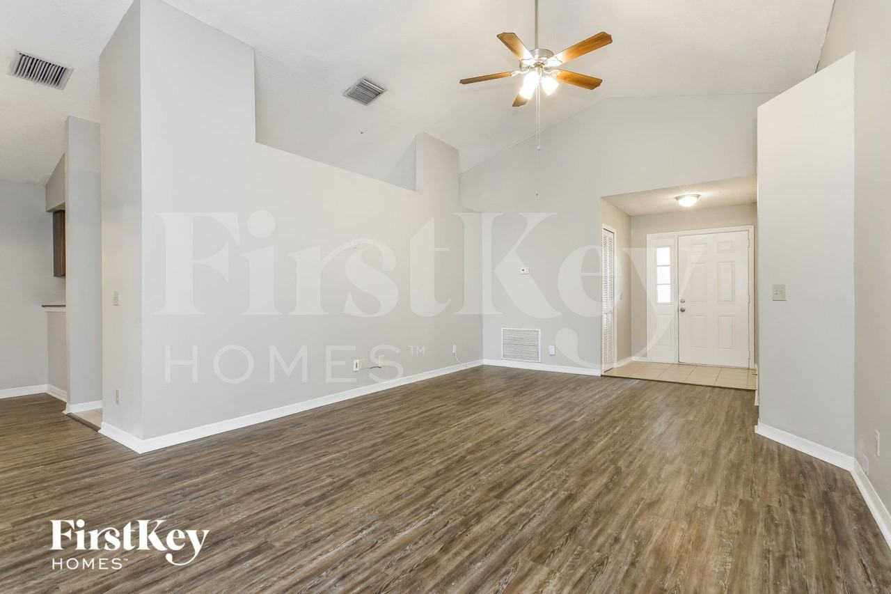 4322 Kipling Ave - Photo 3 of 15