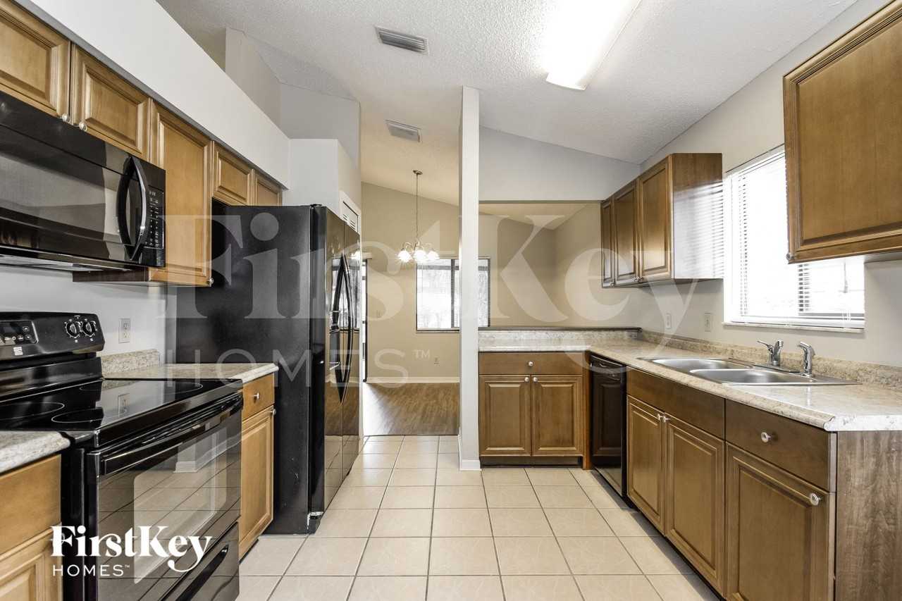 4322 Kipling Ave - Photo 5 of 15
