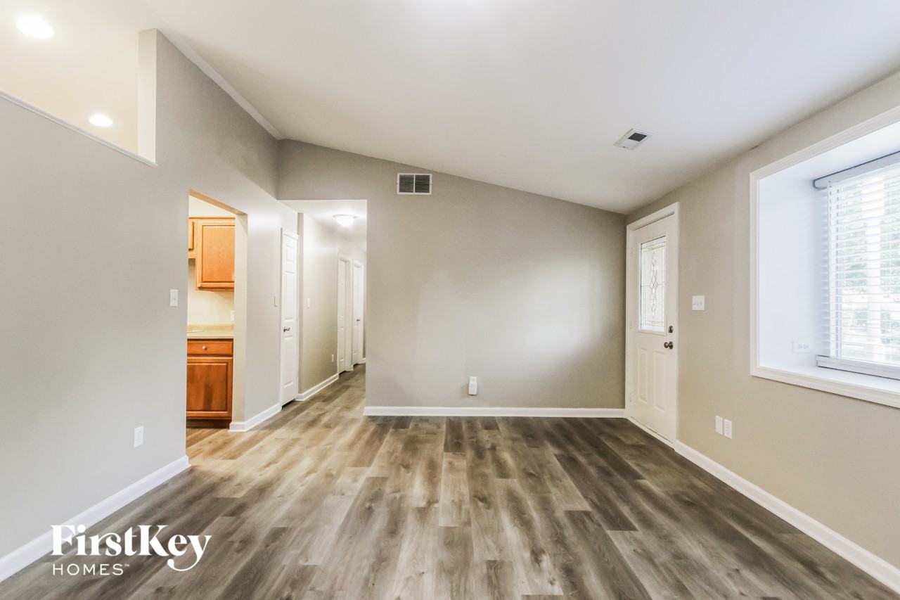 410 Grovewood Dr - Photo 3 of 15