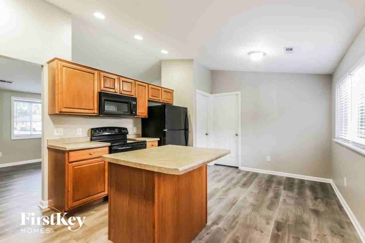 410 Grovewood Dr - Photo 4 of 15