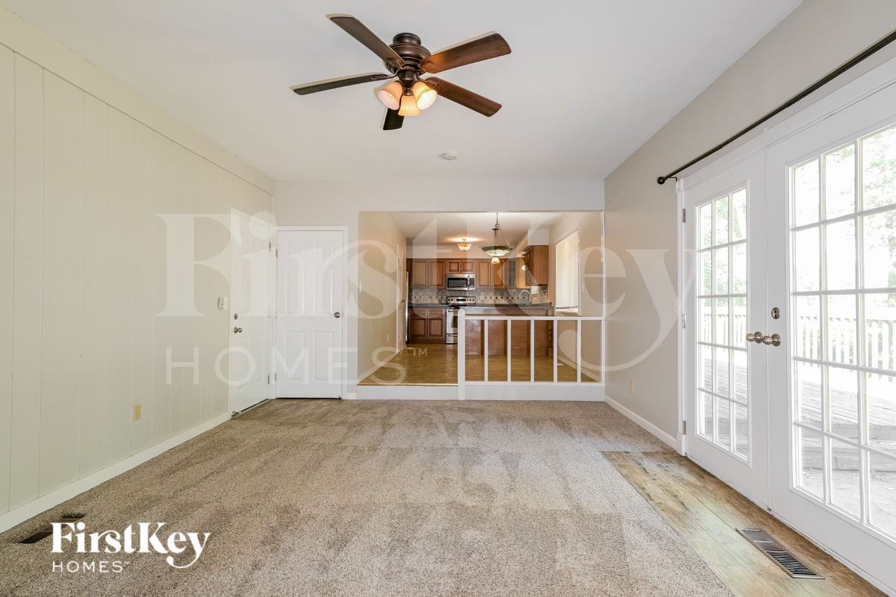 382 Beaver Lake Dr - Photo 4 of 16