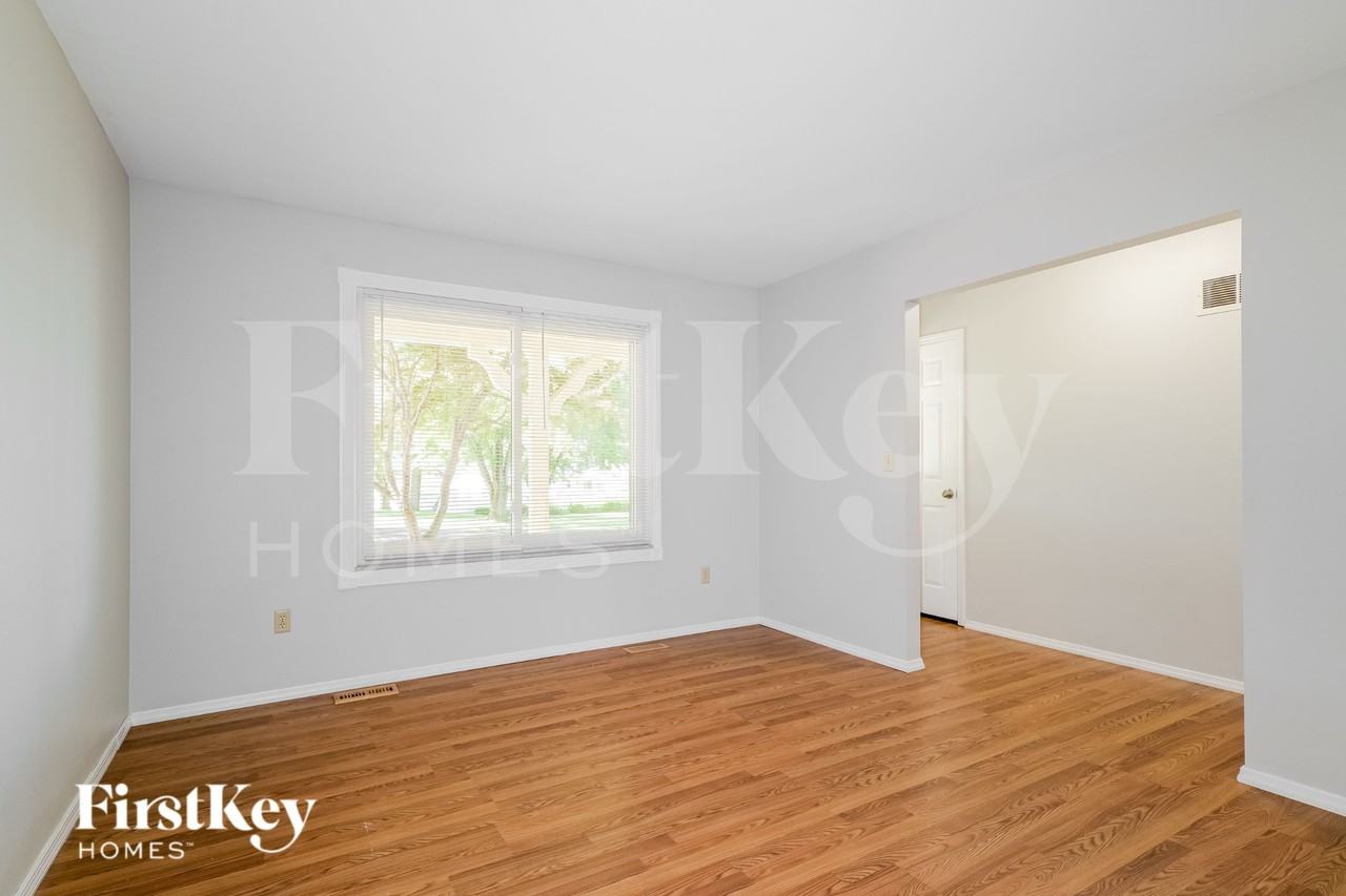 382 Beaver Lake Dr - Photo 5 of 16