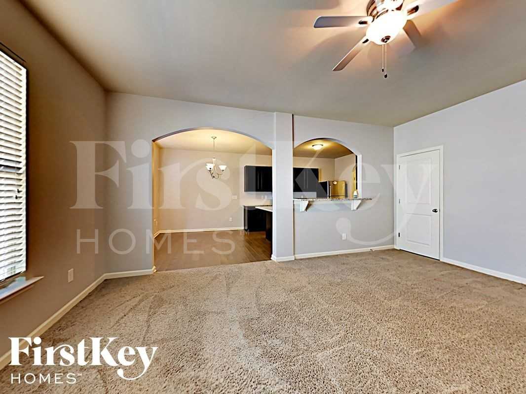 345 Rankin Cir - Photo 2 of 13