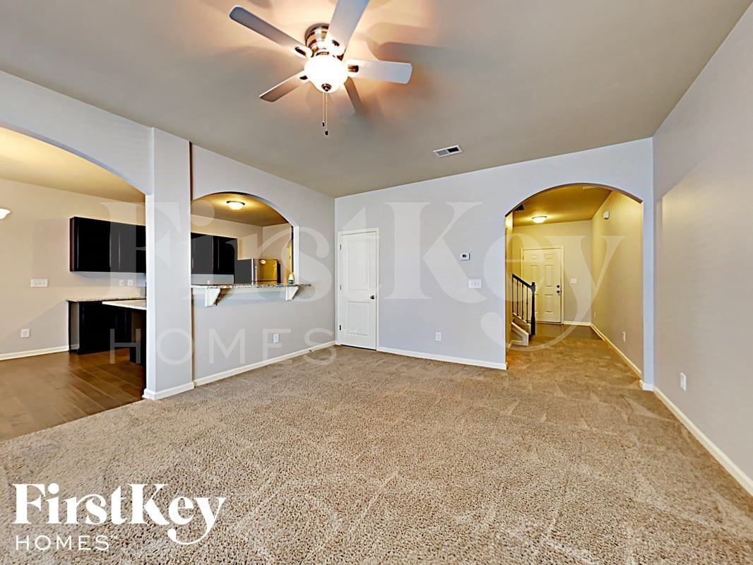 345 Rankin Cir - Photo 3 of 13