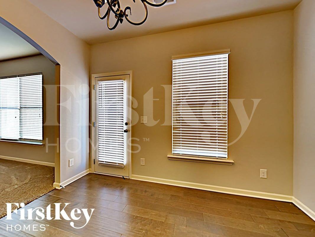 345 Rankin Cir - Photo 4 of 13