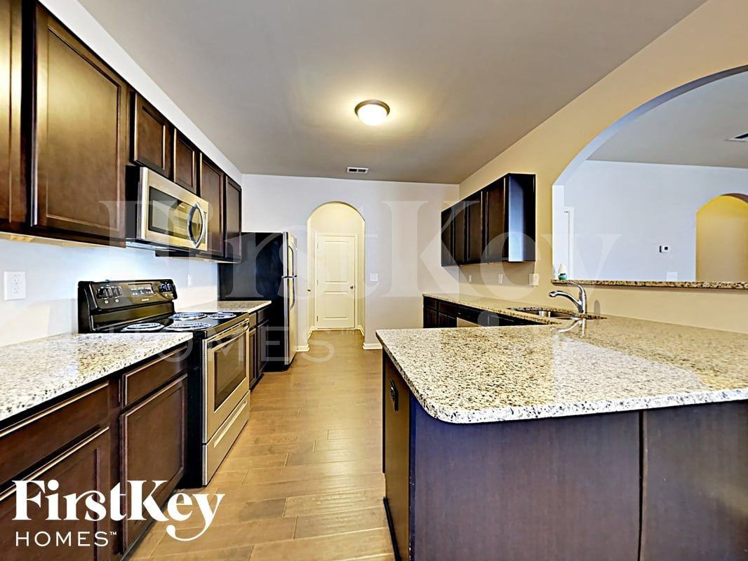 345 Rankin Cir - Photo 5 of 13