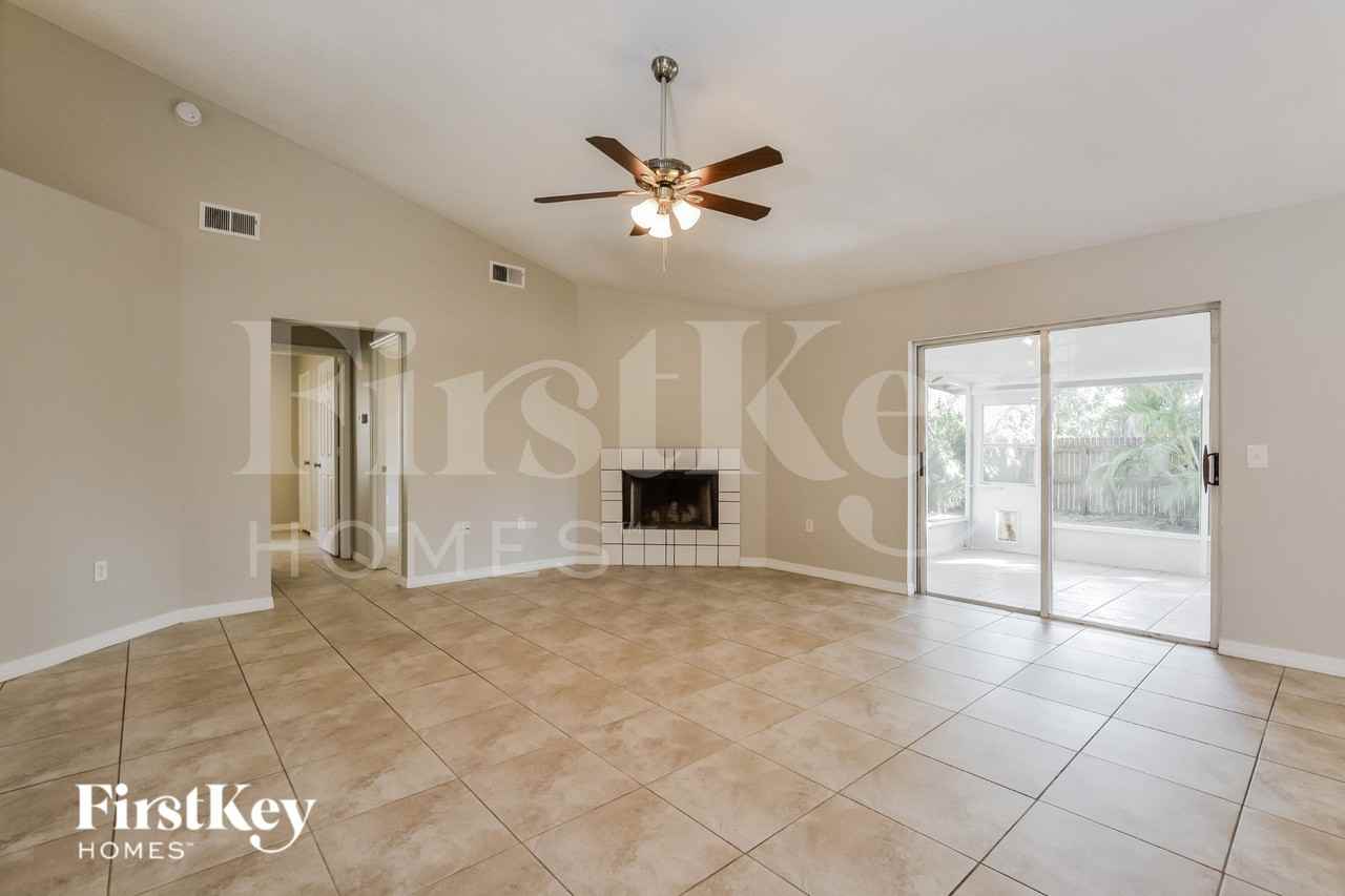 3414 Cove Ct W - Photo 4 of 17
