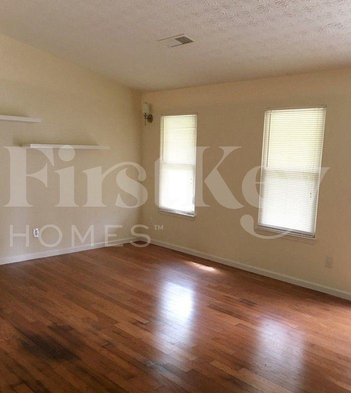 3090 Meadowview Ln - Photo 2 of 10
