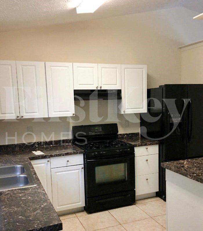 3090 Meadowview Ln - Photo 3 of 10