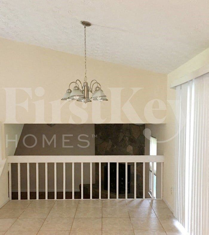 3090 Meadowview Ln - Photo 4 of 10