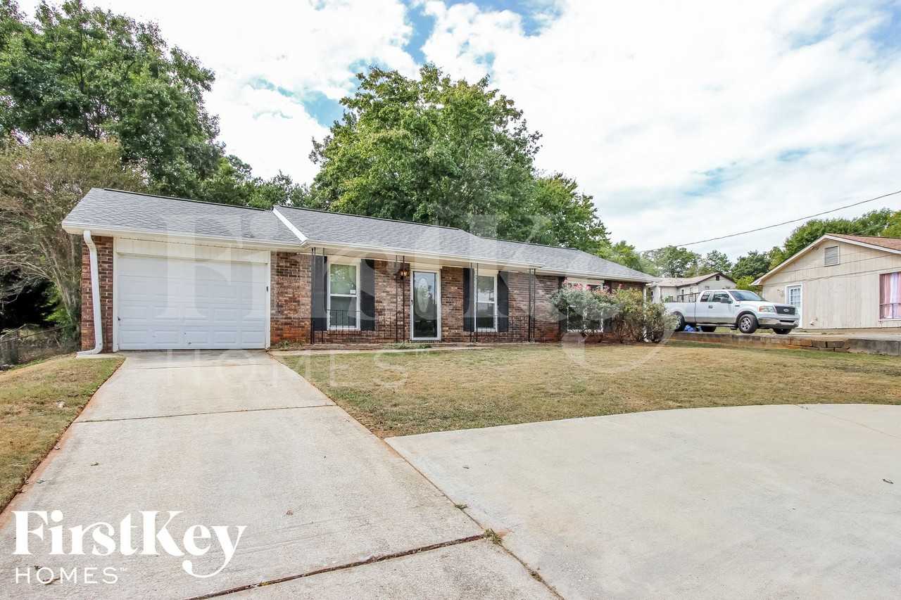 2847 Haddon Dr - Photo 2 of 15