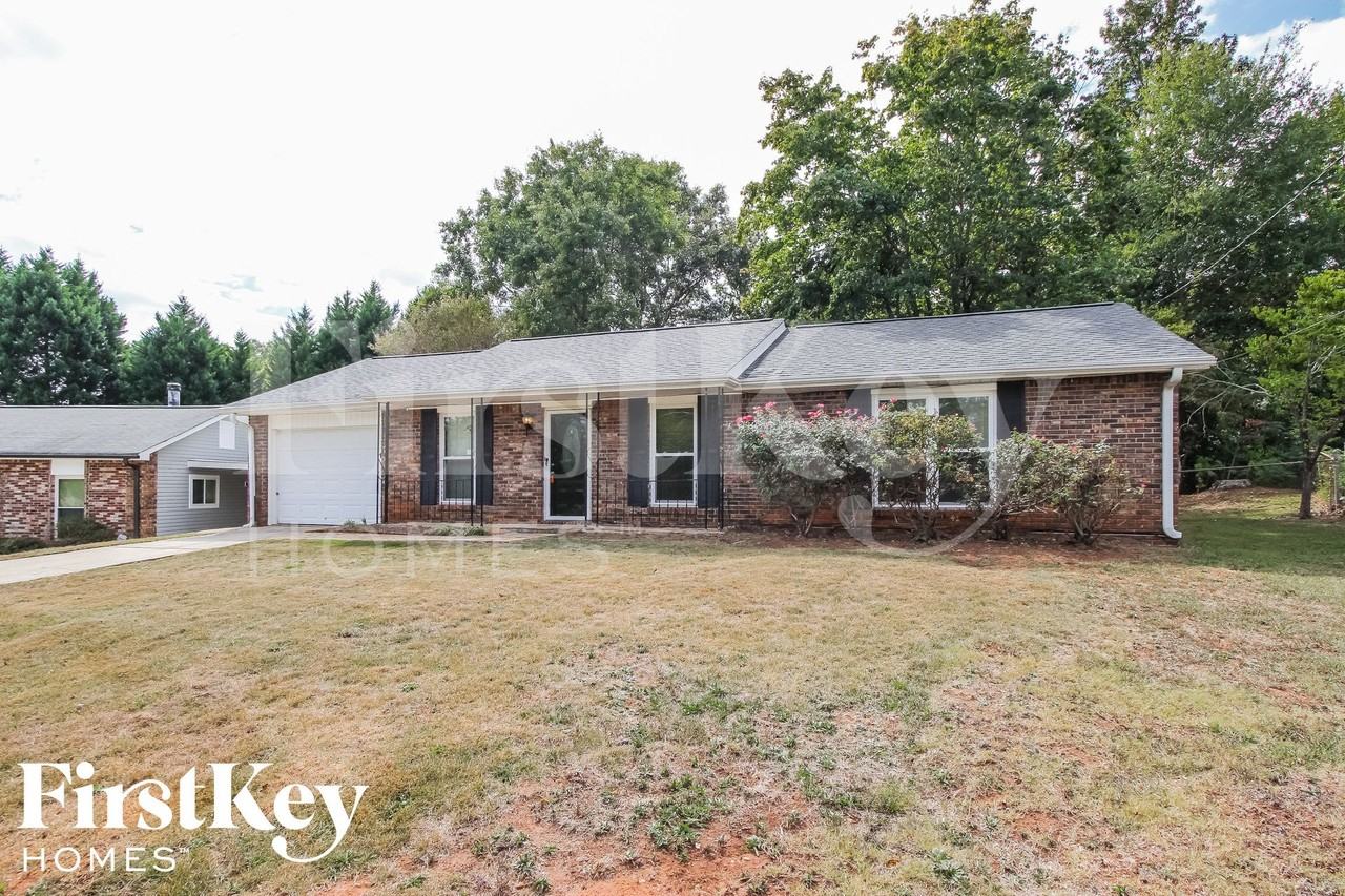2847 Haddon Dr - Photo 3 of 15