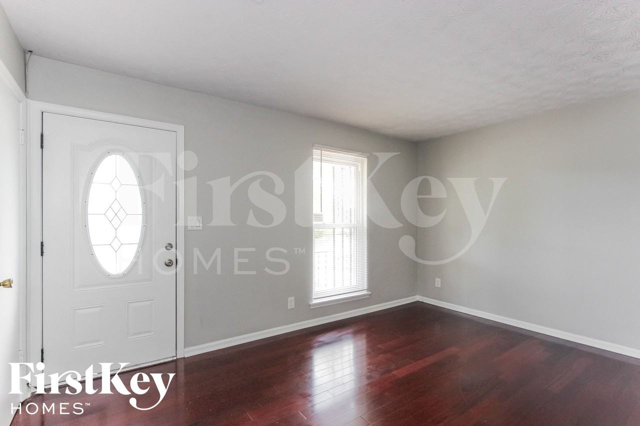 2847 Haddon Dr - Photo 4 of 15