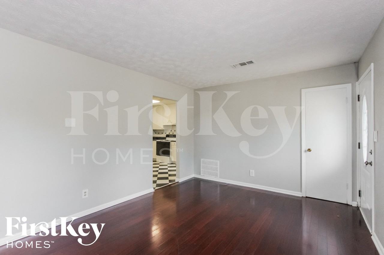 2847 Haddon Dr - Photo 5 of 15